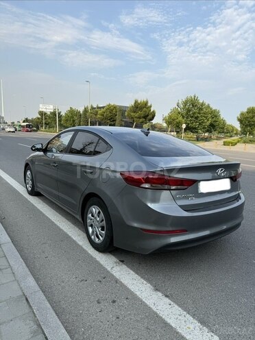 Hyundai Elantra-3