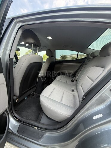 Hyundai Elantra-6