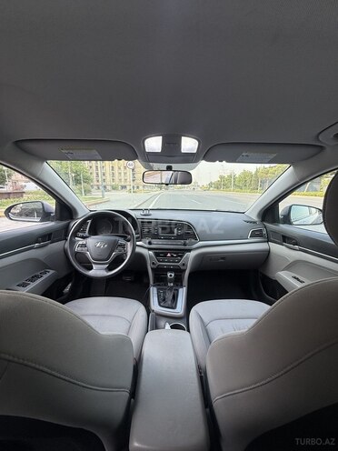 Hyundai Elantra-5