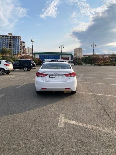 Hyundai Elantra-3