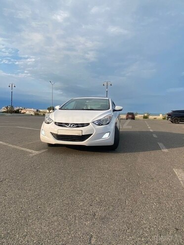 Hyundai Elantra-8