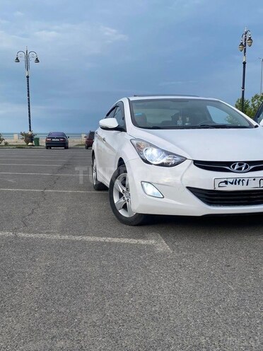 Hyundai Elantra-2