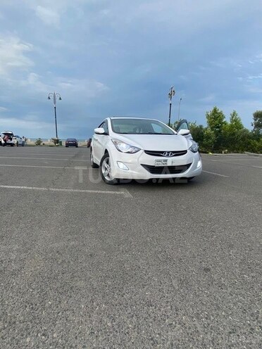 Hyundai Elantra-1