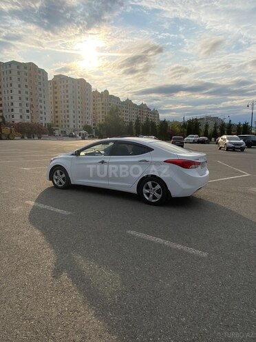 Hyundai Elantra-16