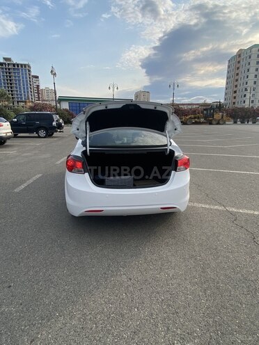 Hyundai Elantra-12