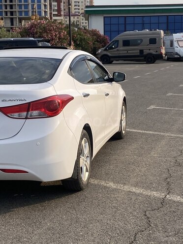 Hyundai Elantra-17