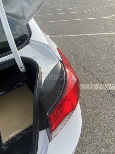 Hyundai Elantra-11