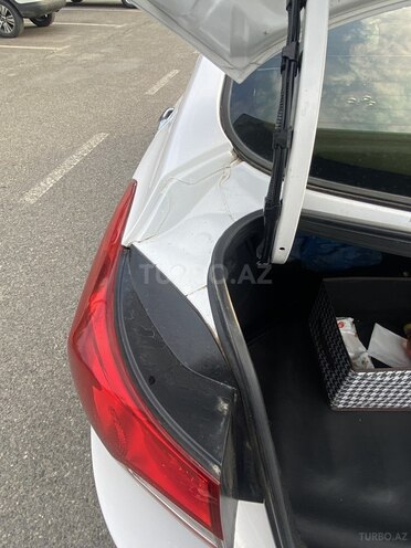 Hyundai Elantra-18