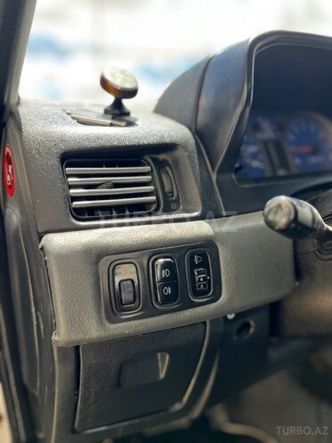 Mitsubishi Pajero io-13
