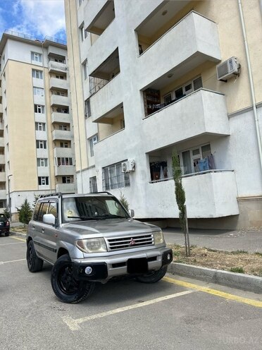 Mitsubishi Pajero io-4