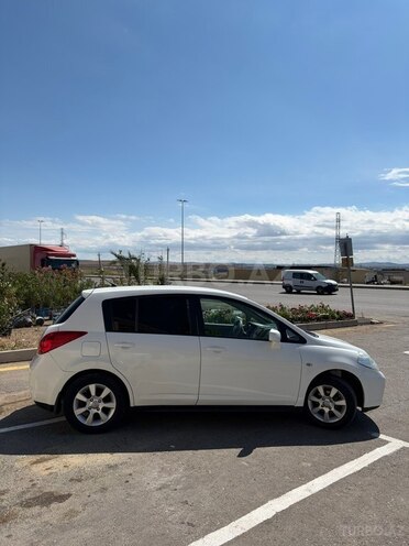 Nissan Tiida-4