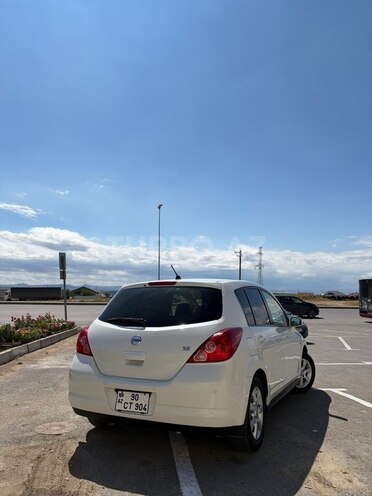 Nissan Tiida-5