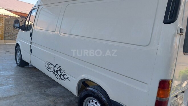 Ford Transit-13