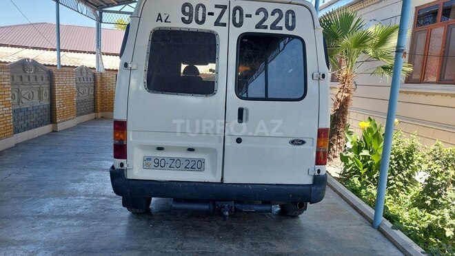 Ford Transit-10