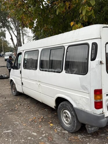 Ford Transit-2