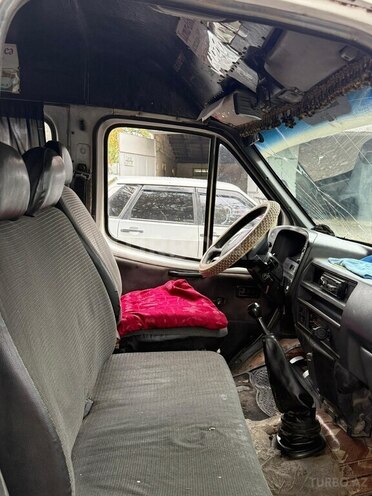 Ford Transit-9