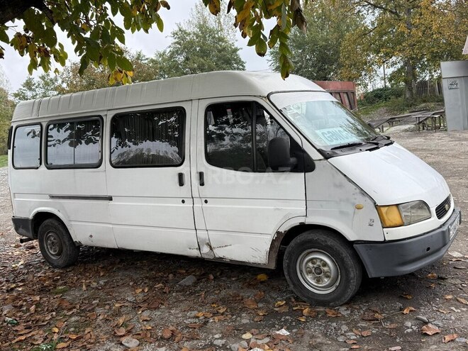 Ford Transit-8
