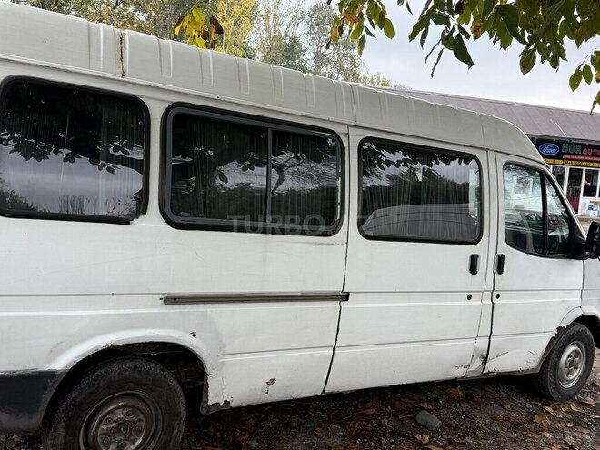 Ford Transit-10