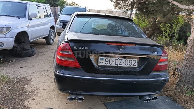 Mercedes E 320-3