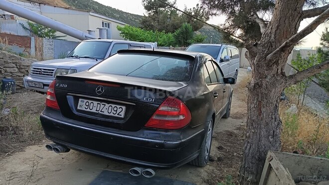 Mercedes E 320-4