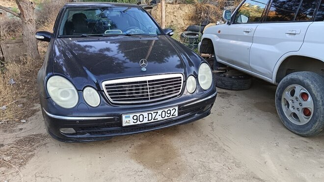 Mercedes E 320-1