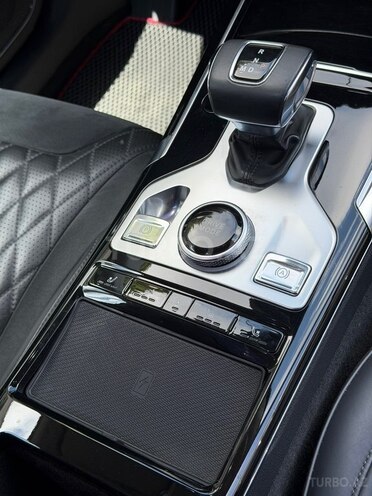 Hongqi HS5-10