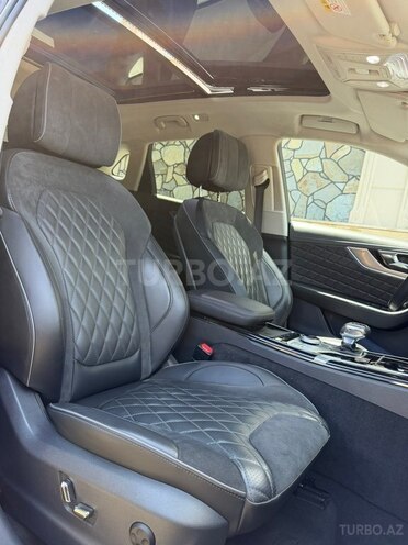 Hongqi HS5-9