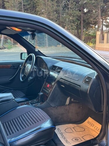 Mercedes C 240-11