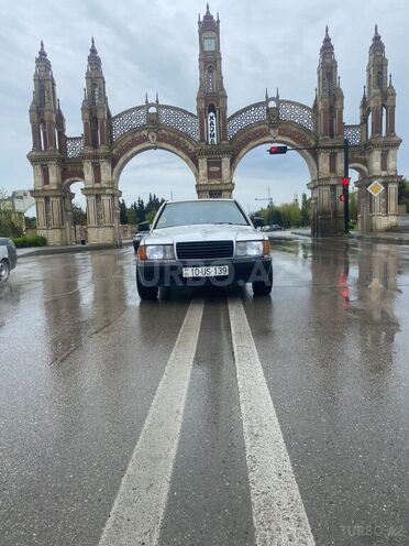 Mercedes 190-1