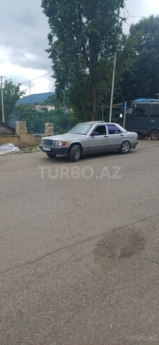 Mercedes 190-2