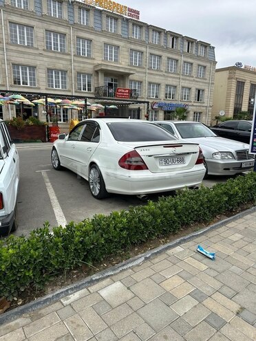 Mercedes E 230-5