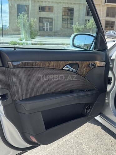 Mercedes E 200-11