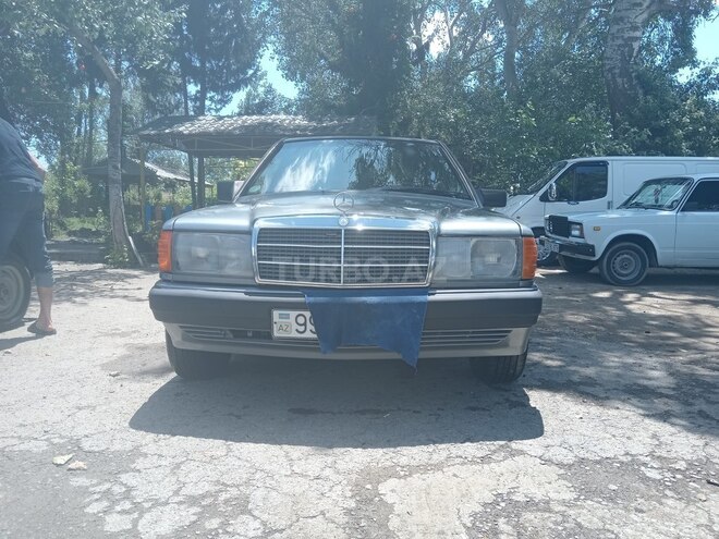 Mercedes 190-1