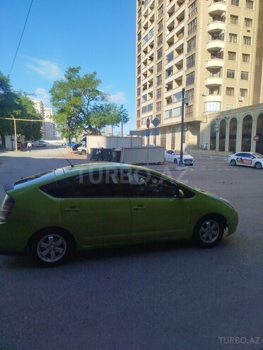 Toyota Prius-12