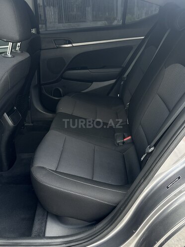 Hyundai Elantra-11