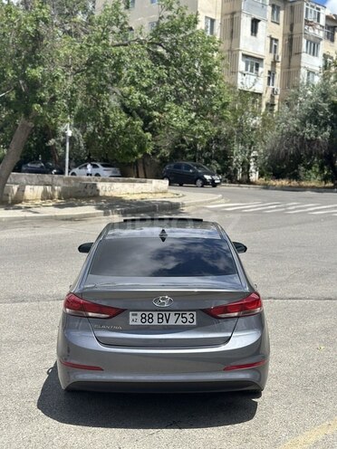 Hyundai Elantra-5