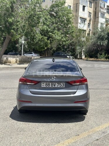 Hyundai Elantra-6