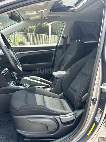 Hyundai Elantra-10
