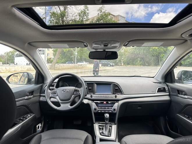 Hyundai Elantra-13