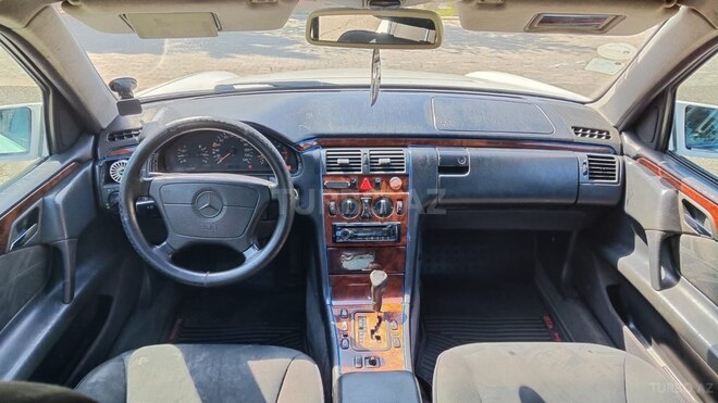 Mercedes E 220-6