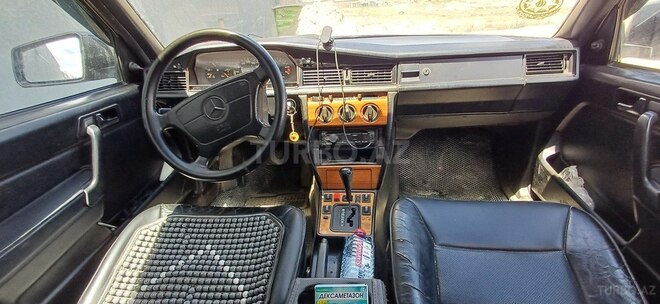 Mercedes 190-12