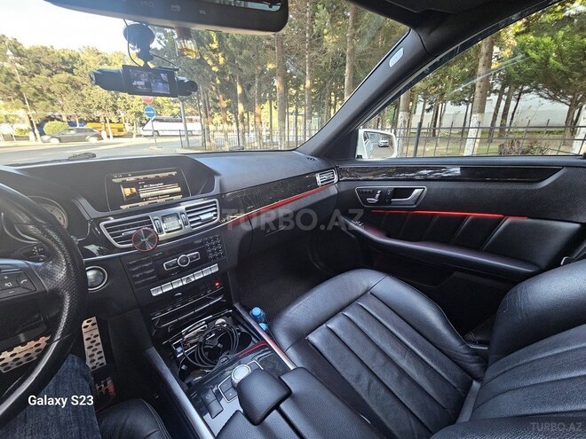 Mercedes E 250 4MATIC-21