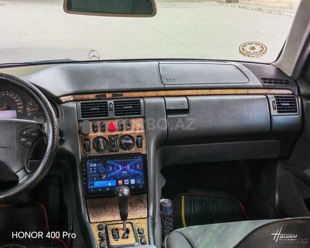 Mercedes E 320-13