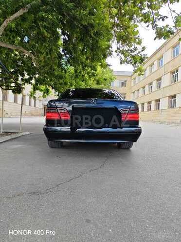 Mercedes E 320-5
