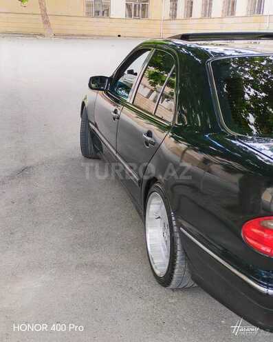 Mercedes E 320-11