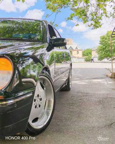 Mercedes E 320-17