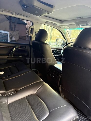 Toyota Land Cruiser-7