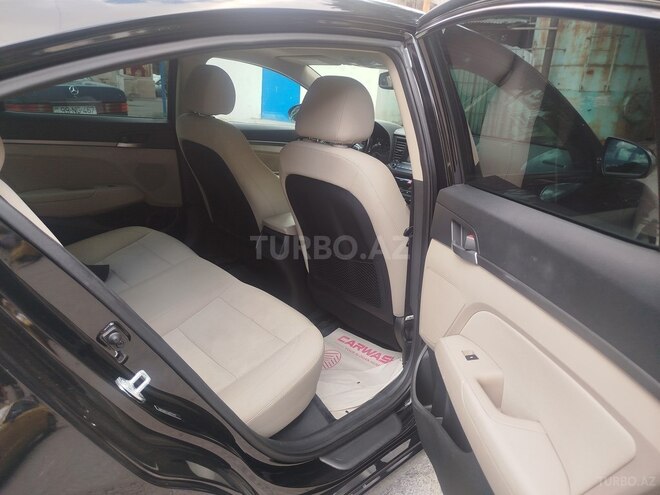 Hyundai Elantra-7