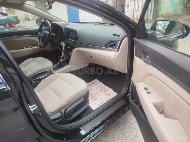 Hyundai Elantra-8