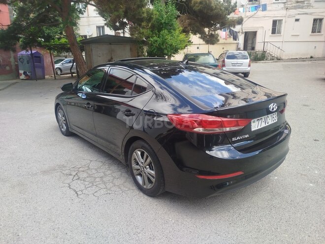 Hyundai Elantra-4